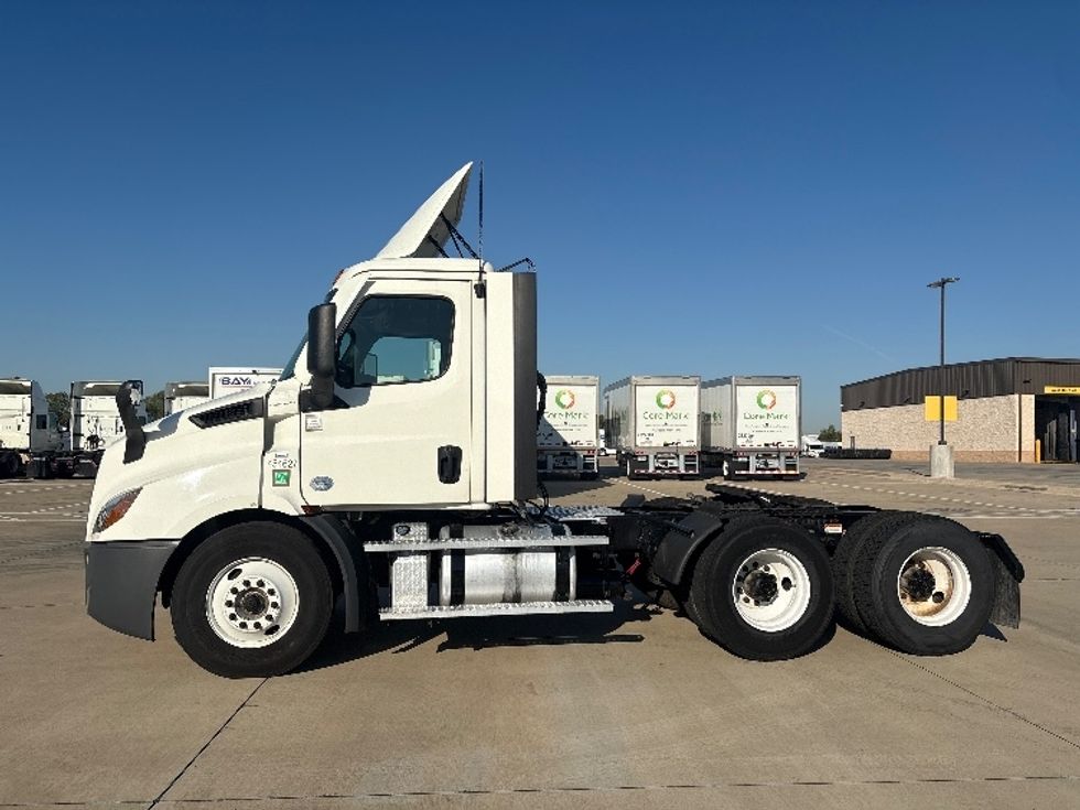 Day Cab Tractor-Heavy Duty Tractors-Freightliner-2022-T11664ST-Fort Worth-TX-332,623\n\t\tmiles-$ 69,500 - Image 4