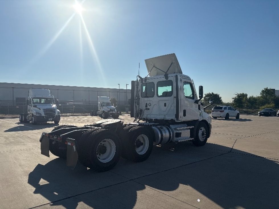 Day Cab Tractor-Heavy Duty Tractors-Freightliner-2022-T11664ST-Fort Worth-TX-332,623\n\t\tmiles-$ 69,500 - Image 7