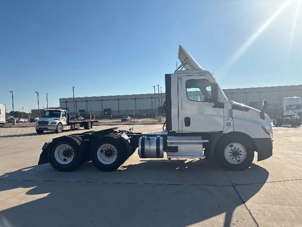Day Cab Tractor-Heavy Duty Tractors-Freightliner-2022-T11664ST-Fort Worth-TX-332,623\n\t\tmiles-$ 69,500 - Image 8