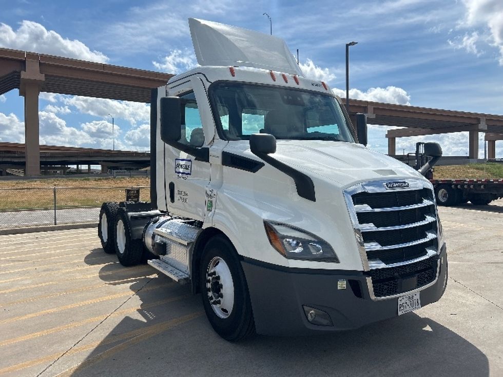 Day Cab Tractor-Heavy Duty Tractors-Freightliner-2022-T11664ST-Fort Worth-TX-342,576\n\t\tmiles-$ 72,000 - Image 1