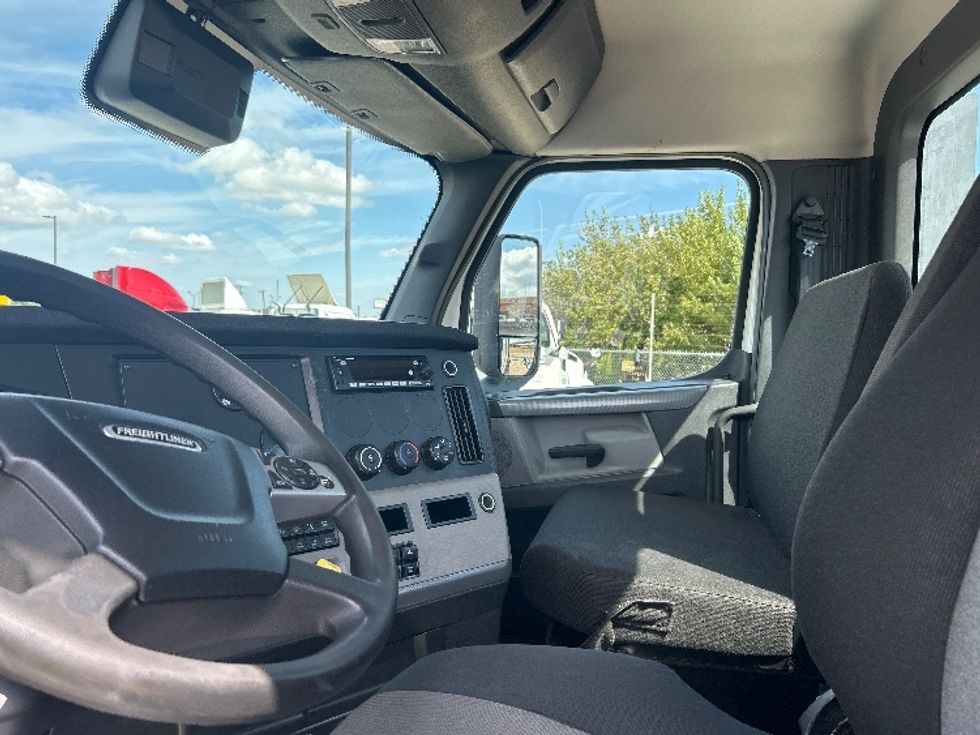 Day Cab Tractor-Heavy Duty Tractors-Freightliner-2022-T11664ST-Fort Worth-TX-342,576\n\t\tmiles-$ 72,000 - Image 10