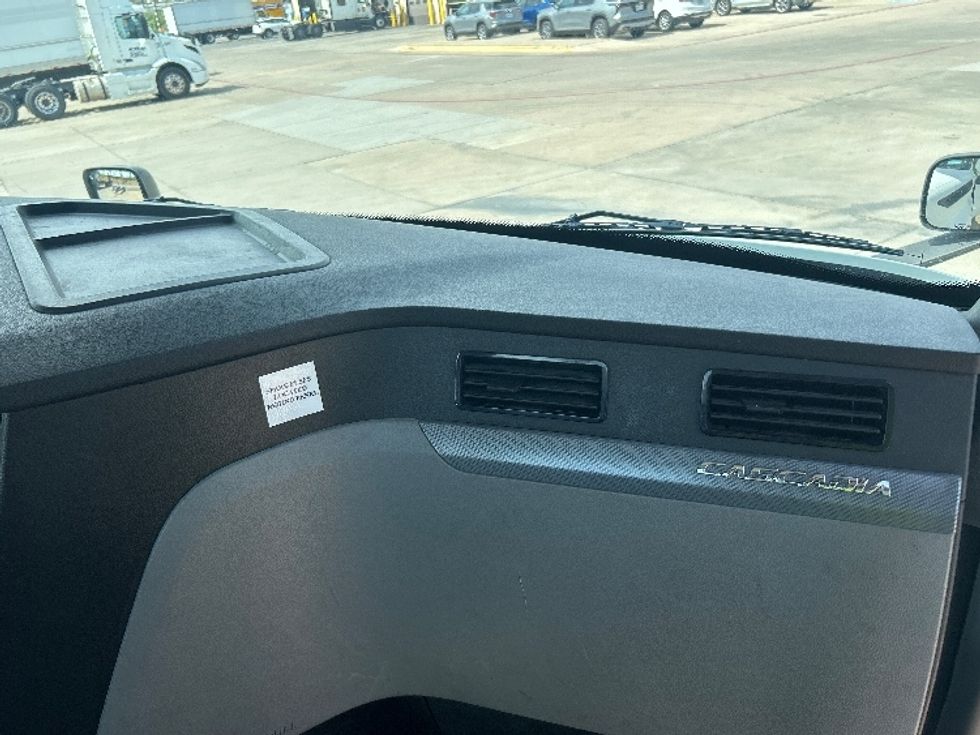 Day Cab Tractor-Heavy Duty Tractors-Freightliner-2022-T11664ST-Fort Worth-TX-342,576\n\t\tmiles-$ 72,000 - Image 13