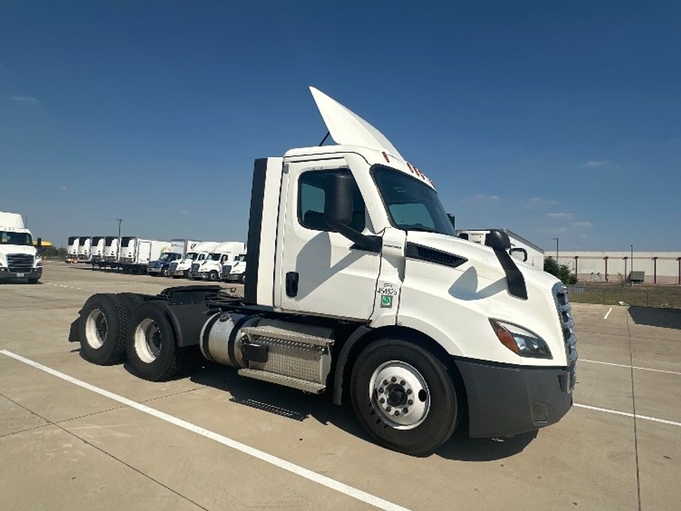 Day Cab Tractor-Heavy Duty Tractors-Freightliner-2022-T11664ST-Fort Worth-TX-347,568\n\t\tmiles-$ 68,750 - Image 1