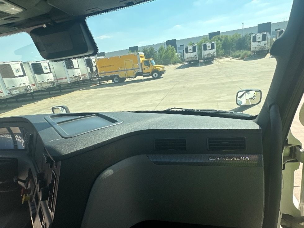 Day Cab Tractor-Heavy Duty Tractors-Freightliner-2022-T11664ST-Fort Worth-TX-347,568\n\t\tmiles-$ 68,750 - Image 13