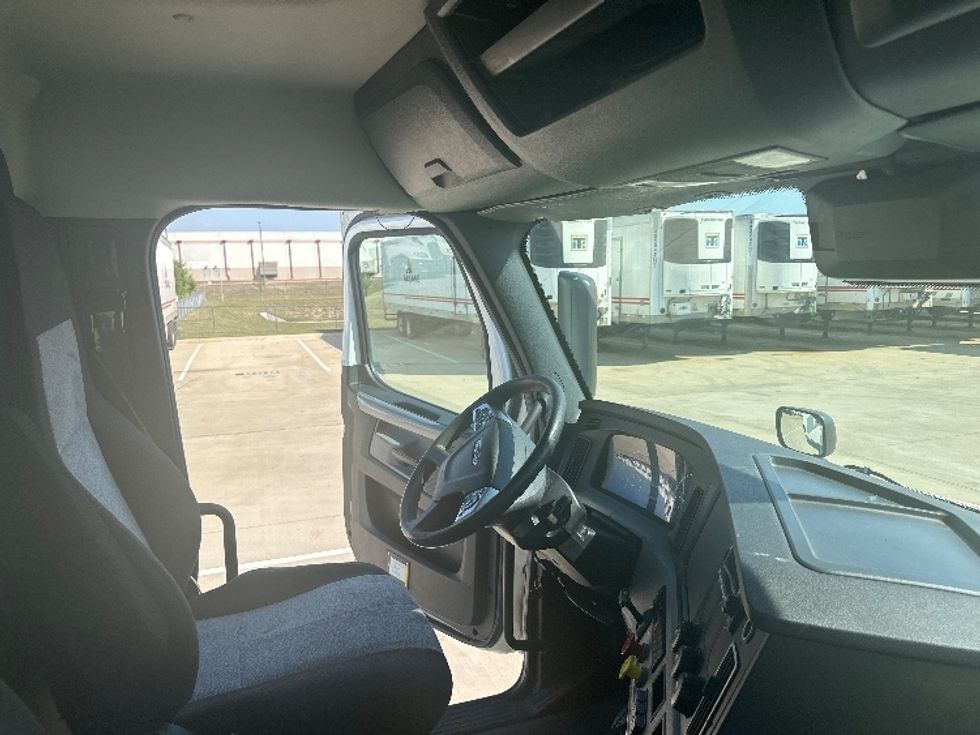 Day Cab Tractor-Heavy Duty Tractors-Freightliner-2022-T11664ST-Fort Worth-TX-347,568\n\t\tmiles-$ 68,750 - Image 14
