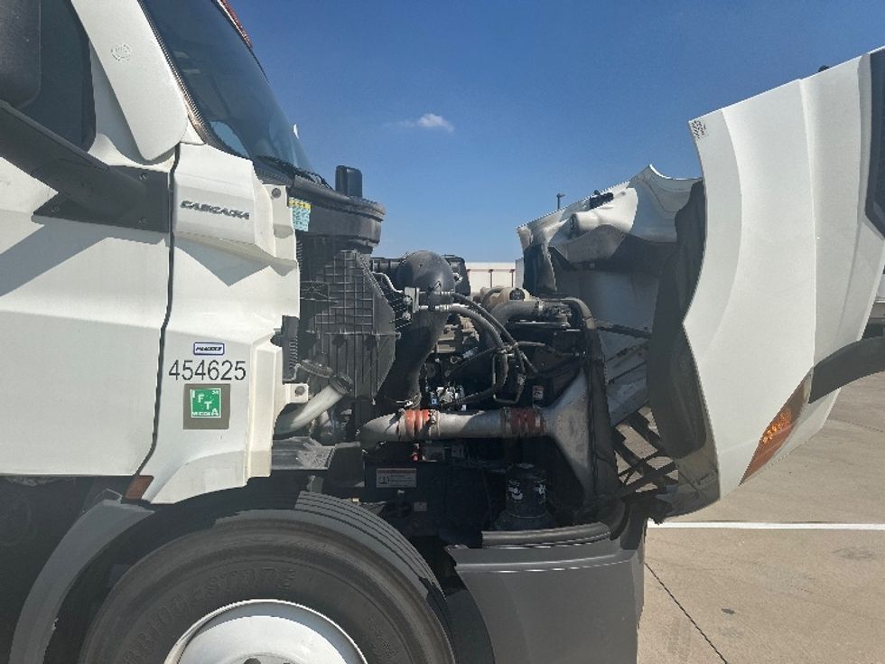 Day Cab Tractor-Heavy Duty Tractors-Freightliner-2022-T11664ST-Fort Worth-TX-347,568\n\t\tmiles-$ 68,750 - Image 15