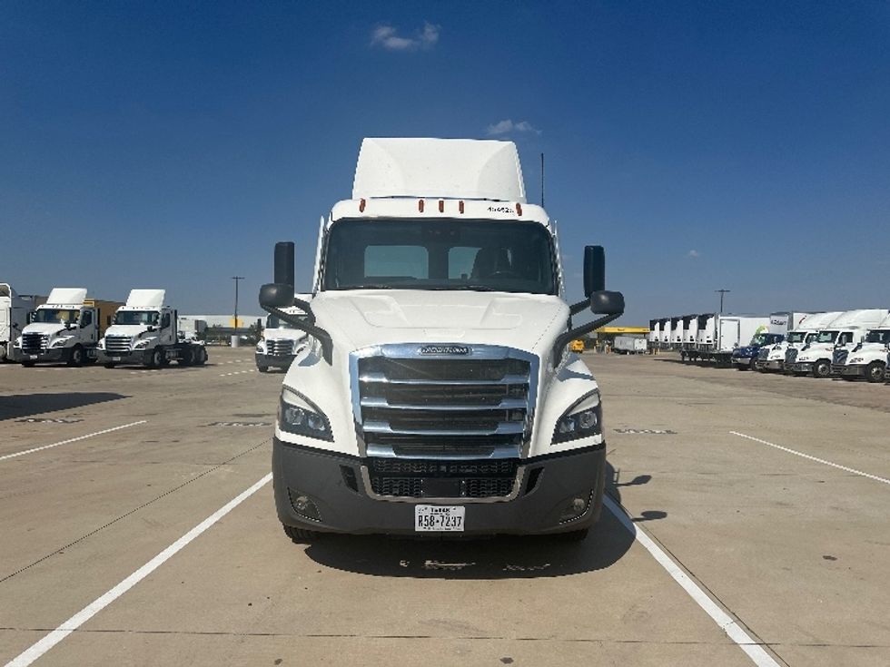 Day Cab Tractor-Heavy Duty Tractors-Freightliner-2022-T11664ST-Fort Worth-TX-347,568\n\t\tmiles-$ 68,750 - Image 2