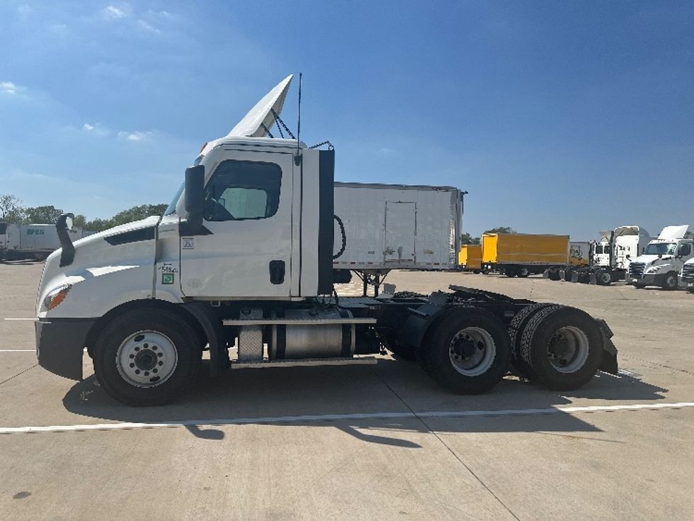 Day Cab Tractor-Heavy Duty Tractors-Freightliner-2022-T11664ST-Fort Worth-TX-347,568\n\t\tmiles-$ 68,750 - Image 4