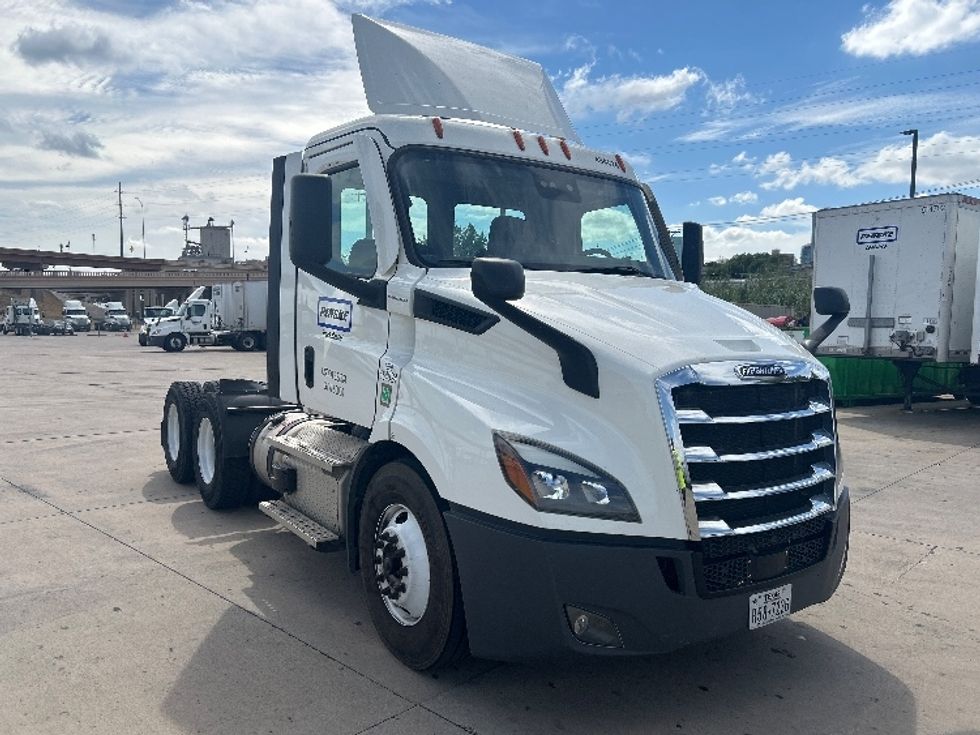 Day Cab Tractor-Heavy Duty Tractors-Freightliner-2022-T11664ST-Fort Worth-TX-360,362\n\t\tmiles-$ 66,500 - Image 1