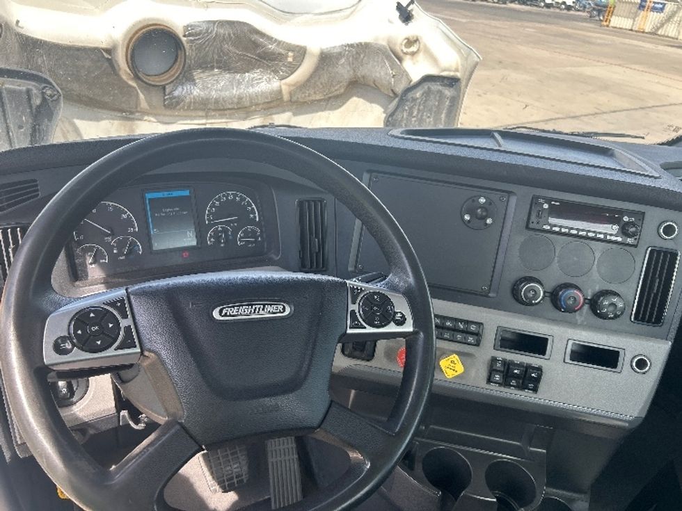 Day Cab Tractor-Heavy Duty Tractors-Freightliner-2022-T11664ST-Fort Worth-TX-360,362\n\t\tmiles-$ 66,500 - Image 11
