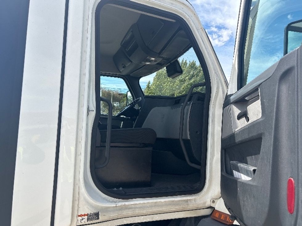 Day Cab Tractor-Heavy Duty Tractors-Freightliner-2022-T11664ST-Fort Worth-TX-360,362\n\t\tmiles-$ 66,500 - Image 12