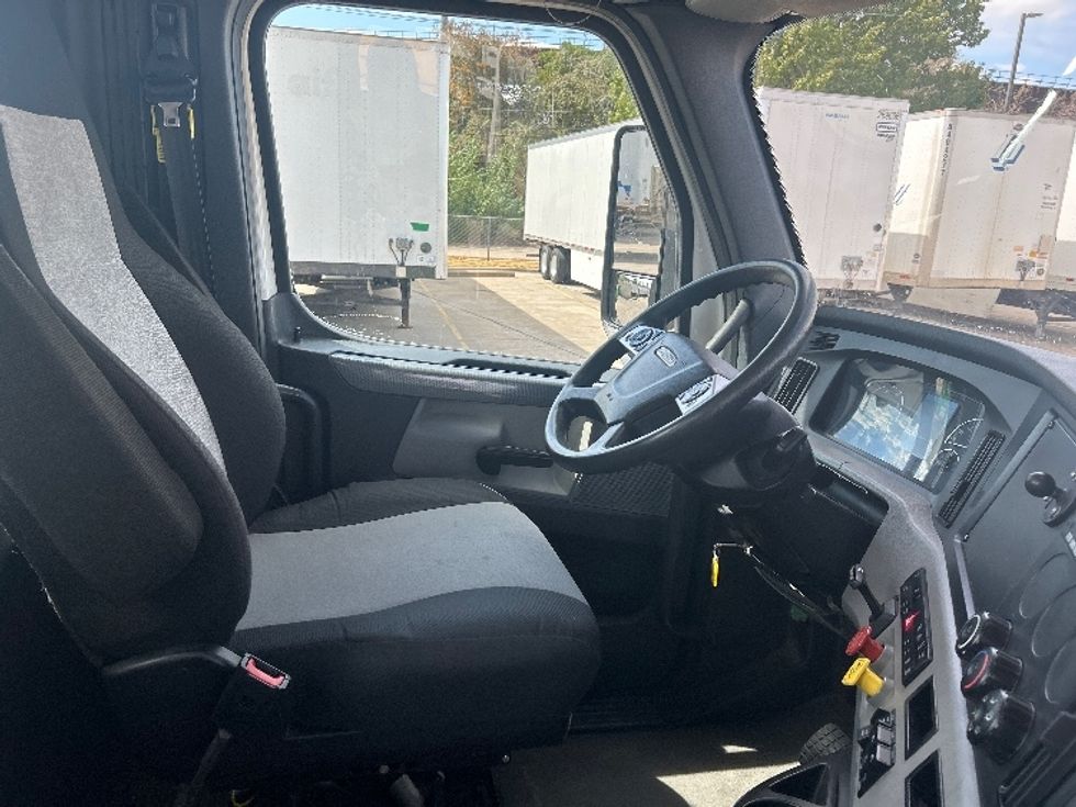 Day Cab Tractor-Heavy Duty Tractors-Freightliner-2022-T11664ST-Fort Worth-TX-360,362\n\t\tmiles-$ 66,500 - Image 14