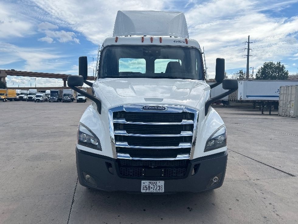 Day Cab Tractor-Heavy Duty Tractors-Freightliner-2022-T11664ST-Fort Worth-TX-360,362\n\t\tmiles-$ 66,500 - Image 2
