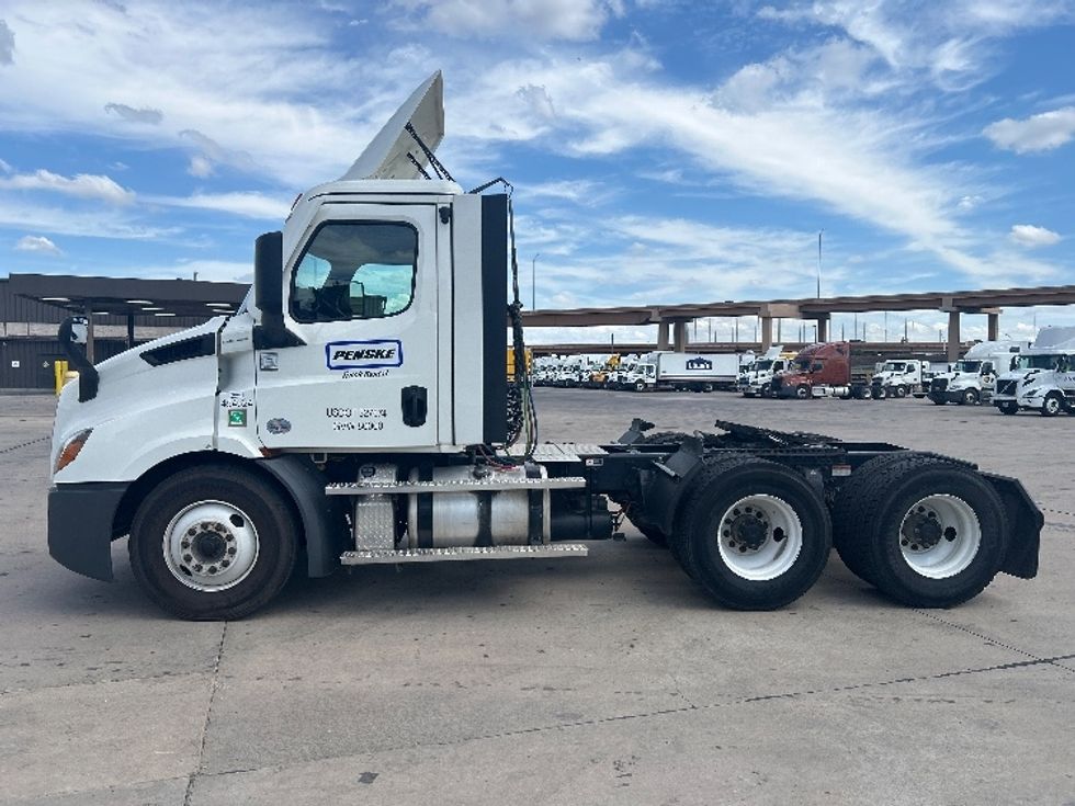 Day Cab Tractor-Heavy Duty Tractors-Freightliner-2022-T11664ST-Fort Worth-TX-360,362\n\t\tmiles-$ 66,500 - Image 4