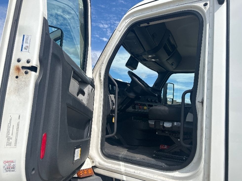 Day Cab Tractor-Heavy Duty Tractors-Freightliner-2022-T11664ST-Fort Worth-TX-360,362\n\t\tmiles-$ 66,500 - Image 9