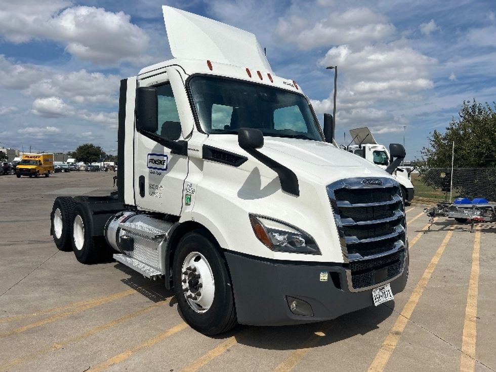 Day Cab Tractor-Heavy Duty Tractors-Freightliner-2022-T11664ST-Fort Worth-TX-411,611\n\t\tmiles-$ 62,250 - Image 1