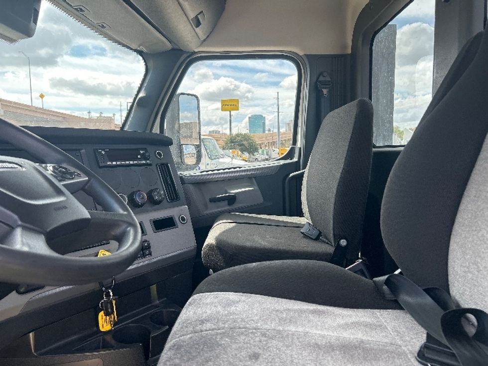 Day Cab Tractor-Heavy Duty Tractors-Freightliner-2022-T11664ST-Fort Worth-TX-411,611\n\t\tmiles-$ 62,250 - Image 10
