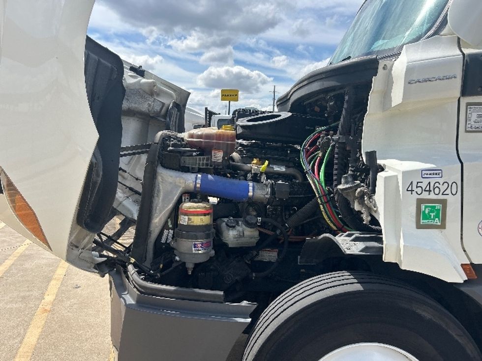Day Cab Tractor-Heavy Duty Tractors-Freightliner-2022-T11664ST-Fort Worth-TX-411,611\n\t\tmiles-$ 62,250 - Image 16