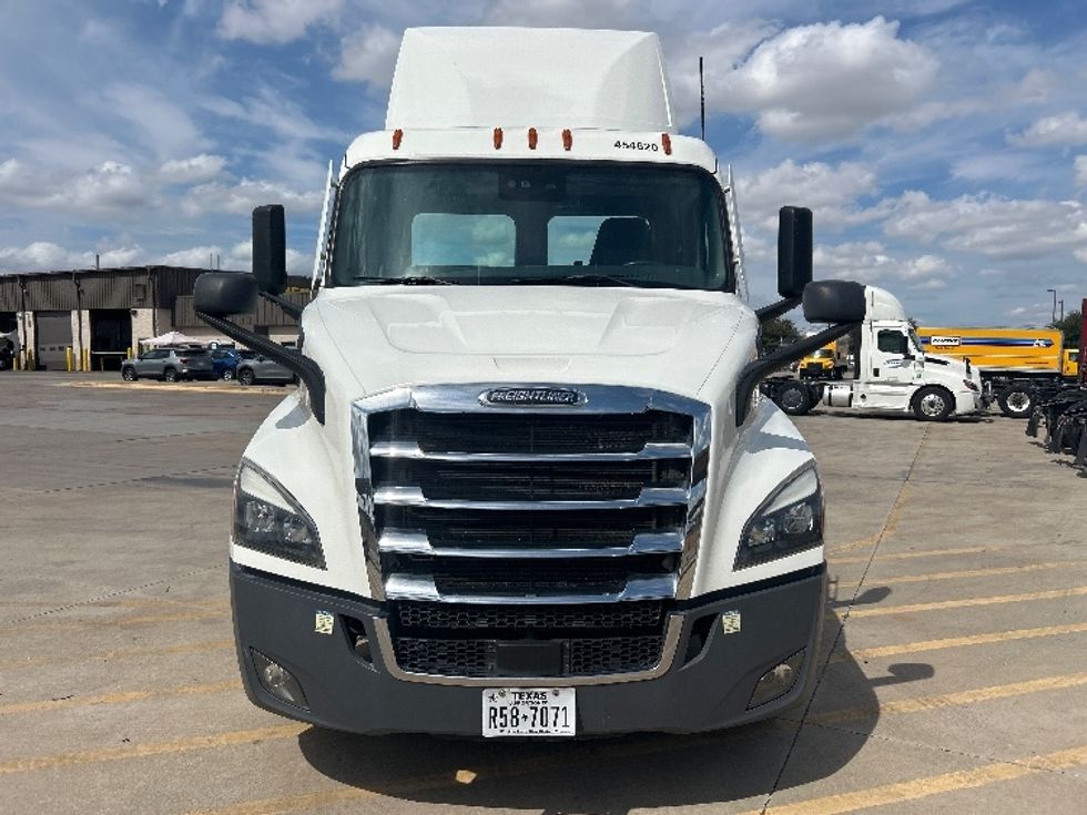 Day Cab Tractor-Heavy Duty Tractors-Freightliner-2022-T11664ST-Fort Worth-TX-411,611\n\t\tmiles-$ 62,250 - Image 2