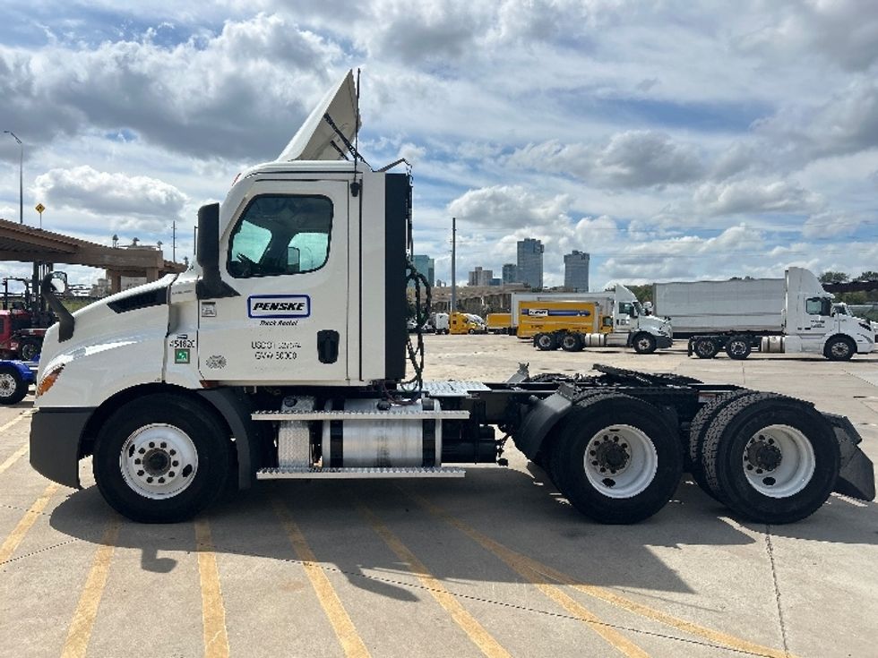Day Cab Tractor-Heavy Duty Tractors-Freightliner-2022-T11664ST-Fort Worth-TX-411,611\n\t\tmiles-$ 62,250 - Image 4
