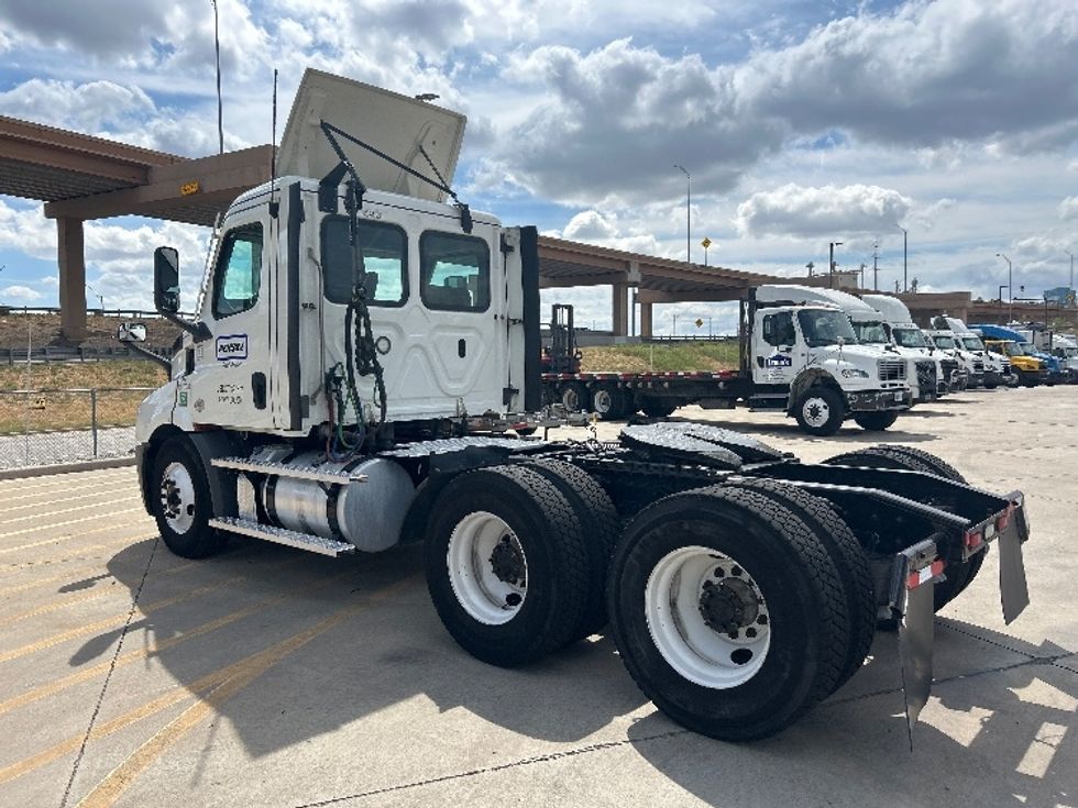 Day Cab Tractor-Heavy Duty Tractors-Freightliner-2022-T11664ST-Fort Worth-TX-411,611\n\t\tmiles-$ 62,250 - Image 5
