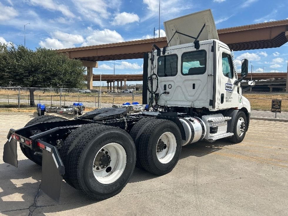 Day Cab Tractor-Heavy Duty Tractors-Freightliner-2022-T11664ST-Fort Worth-TX-411,611\n\t\tmiles-$ 62,250 - Image 7