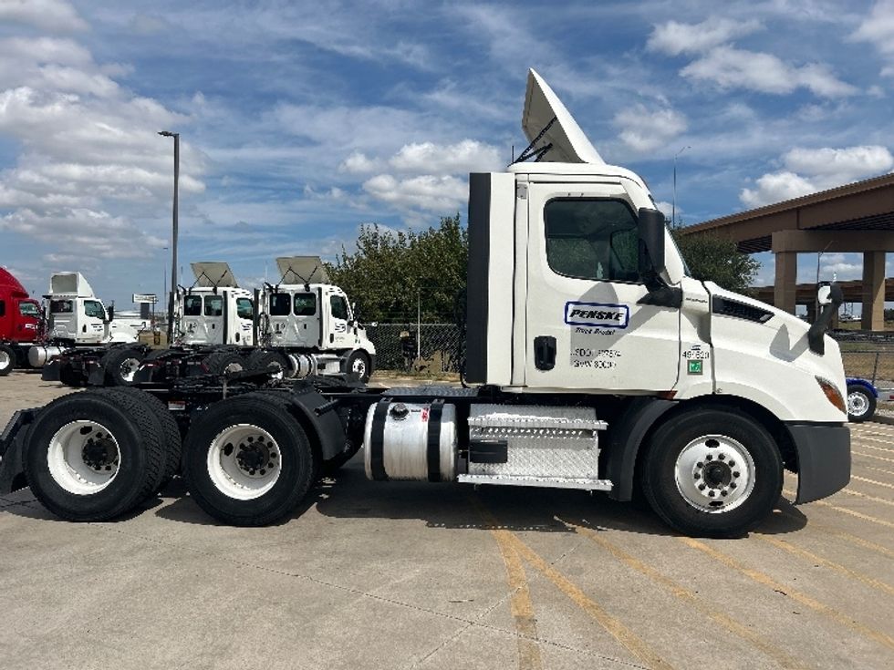 Day Cab Tractor-Heavy Duty Tractors-Freightliner-2022-T11664ST-Fort Worth-TX-411,611\n\t\tmiles-$ 62,250 - Image 8