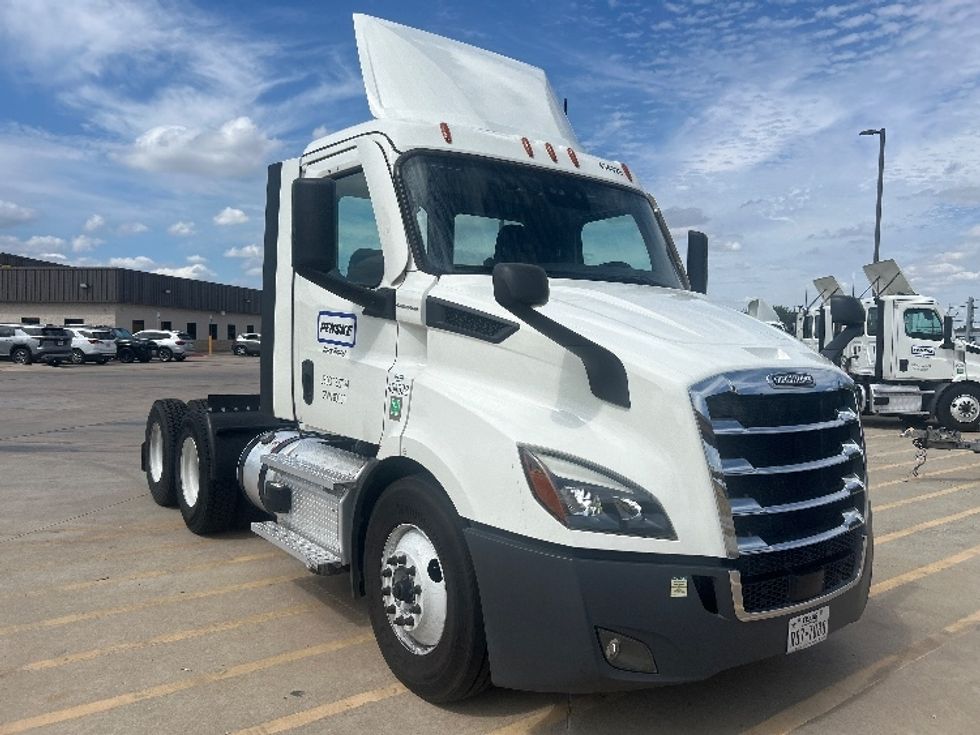 Day Cab Tractor-Heavy Duty Tractors-Freightliner-2022-T11664ST-Fort Worth-TX-447,993\n\t\tmiles-$ 58,750 - Image 1