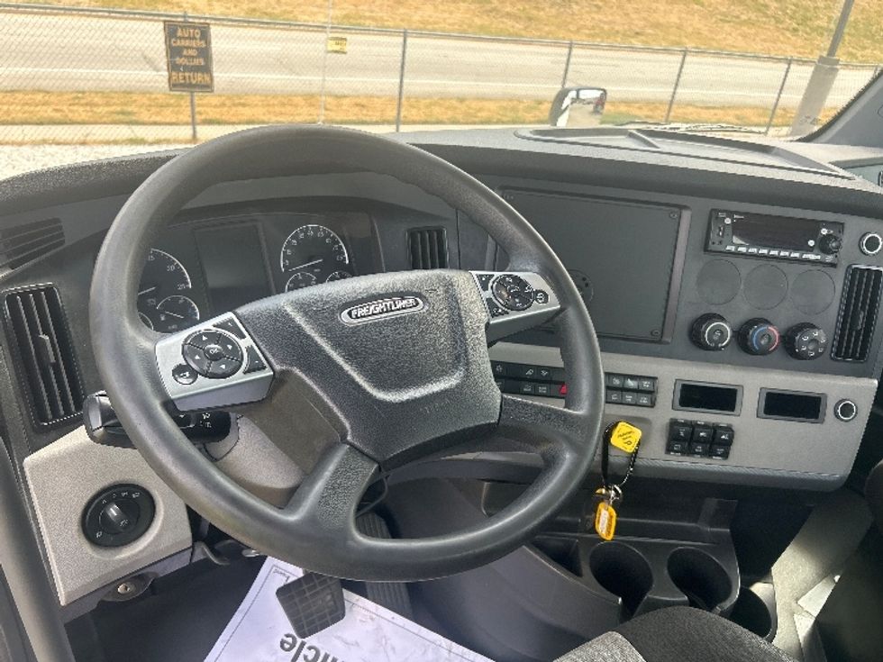 Day Cab Tractor-Heavy Duty Tractors-Freightliner-2022-T11664ST-Fort Worth-TX-447,993\n\t\tmiles-$ 58,750 - Image 11