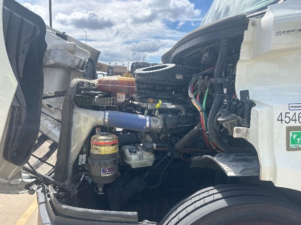 Day Cab Tractor-Heavy Duty Tractors-Freightliner-2022-T11664ST-Fort Worth-TX-447,993\n\t\tmiles-$ 58,750 - Image 16
