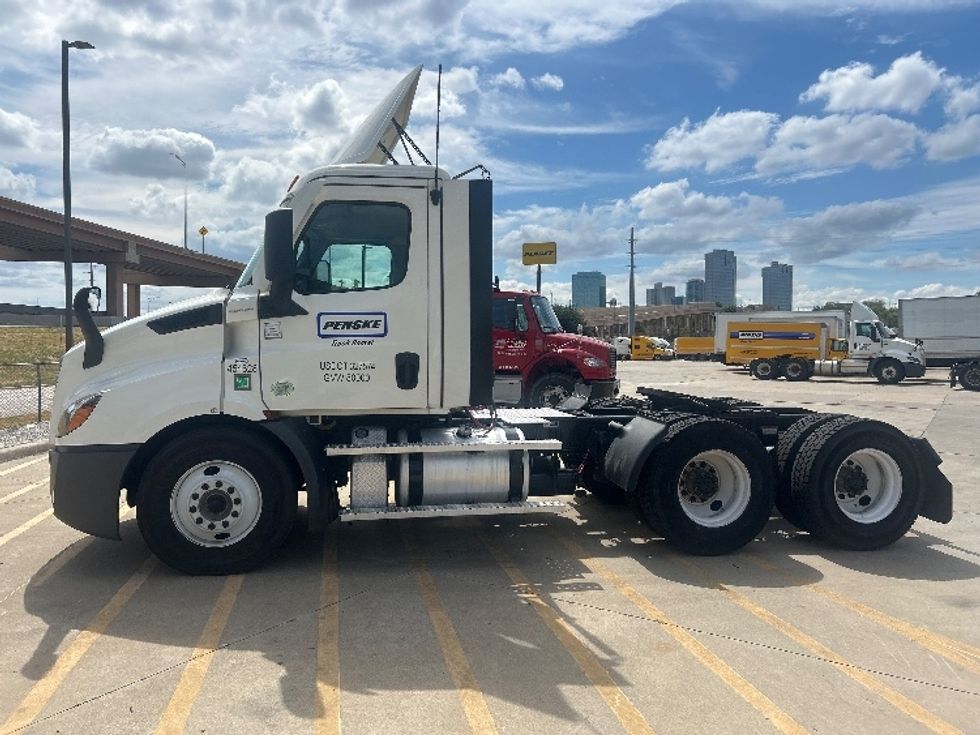 Day Cab Tractor-Heavy Duty Tractors-Freightliner-2022-T11664ST-Fort Worth-TX-447,993\n\t\tmiles-$ 58,750 - Image 4