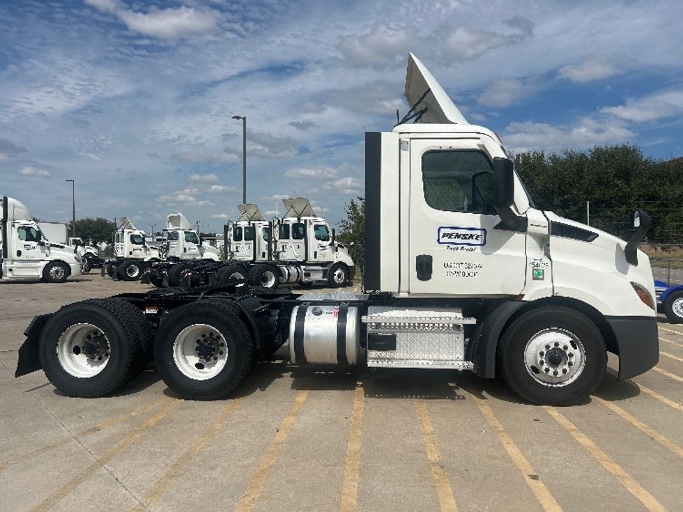 Day Cab Tractor-Heavy Duty Tractors-Freightliner-2022-T11664ST-Fort Worth-TX-447,993\n\t\tmiles-$ 58,750 - Image 8