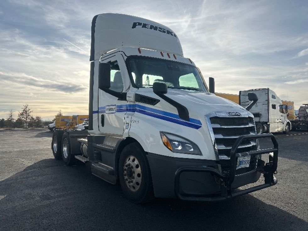 Day Cab Tractor-Heavy Duty Tractors-Freightliner-2022-T11664ST-Greeley-CO-388,100\n\t\tmiles-$ 67,750 - Image 1