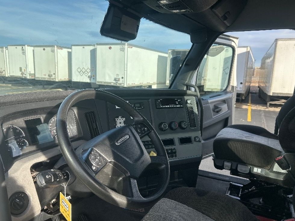 Day Cab Tractor-Heavy Duty Tractors-Freightliner-2022-T11664ST-Greeley-CO-388,100\n\t\tmiles-$ 67,750 - Image 10