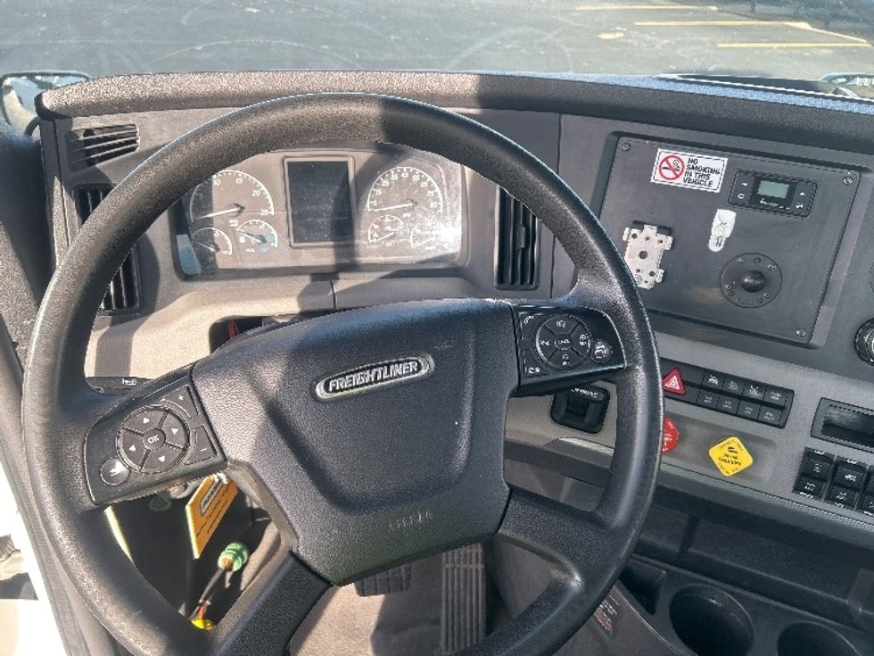 Day Cab Tractor-Heavy Duty Tractors-Freightliner-2022-T11664ST-Greeley-CO-388,100\n\t\tmiles-$ 67,750 - Image 11