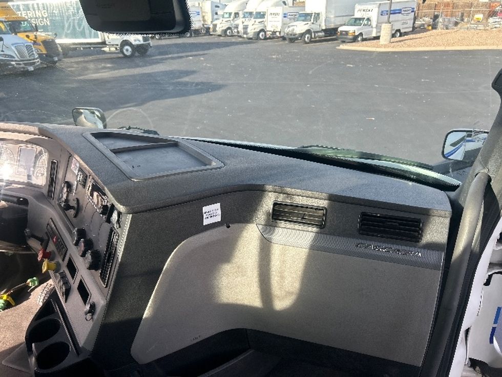 Day Cab Tractor-Heavy Duty Tractors-Freightliner-2022-T11664ST-Greeley-CO-388,100\n\t\tmiles-$ 67,750 - Image 13