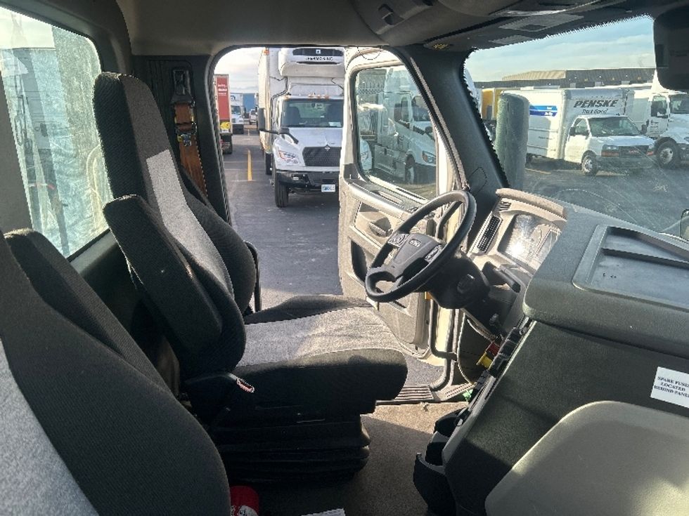 Day Cab Tractor-Heavy Duty Tractors-Freightliner-2022-T11664ST-Greeley-CO-388,100\n\t\tmiles-$ 67,750 - Image 14