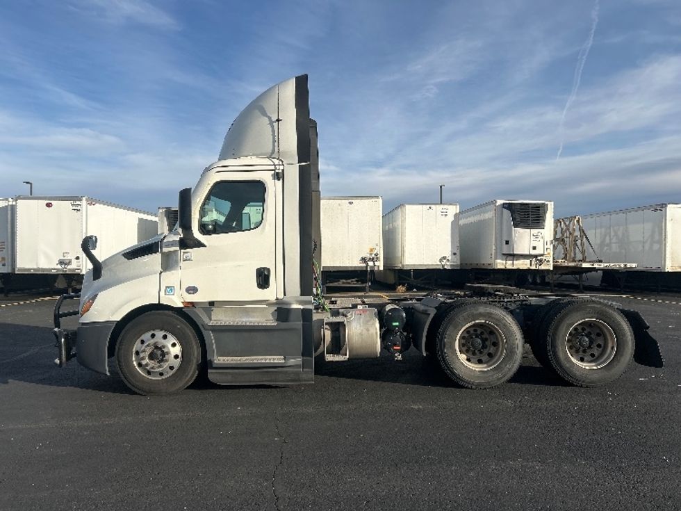 Day Cab Tractor-Heavy Duty Tractors-Freightliner-2022-T11664ST-Greeley-CO-388,100\n\t\tmiles-$ 67,750 - Image 4