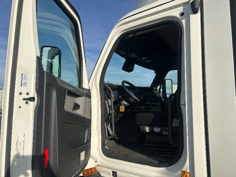 Day Cab Tractor-Heavy Duty Tractors-Freightliner-2022-T11664ST-Greeley-CO-388,100\n\t\tmiles-$ 67,750 - Image 9