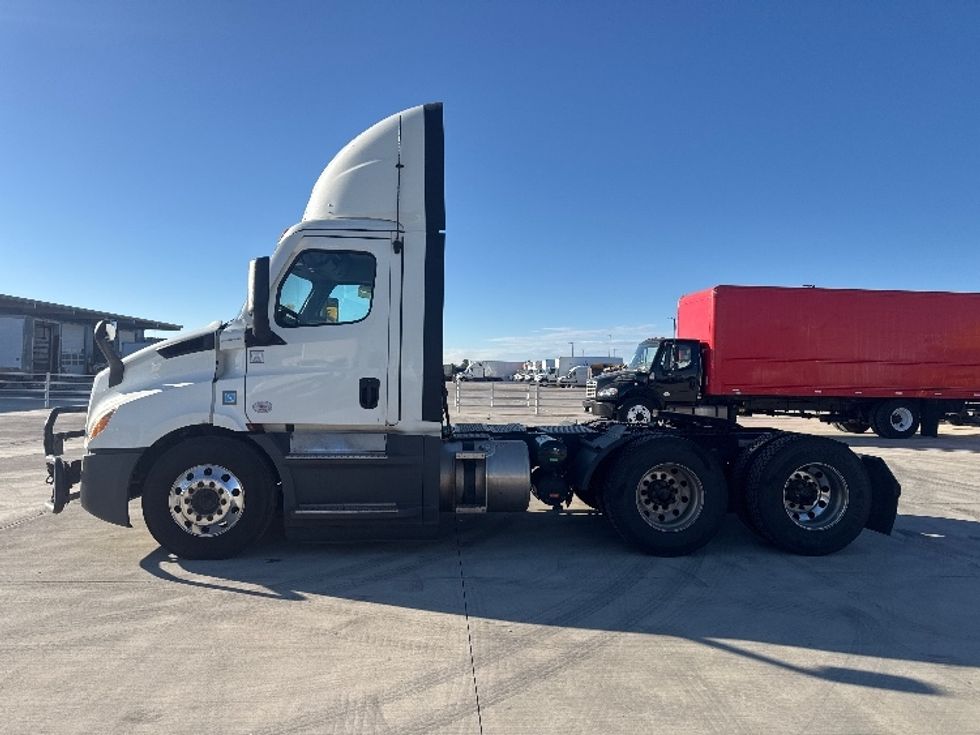 Day Cab Tractor-Heavy Duty Tractors-Freightliner-2022-T11664ST-Greeley-CO-496,903\n\t\tmiles-$ 51,500 - Image 4