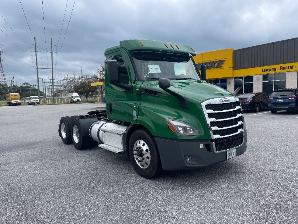 Day Cab Tractor-Heavy Duty Tractors-Freightliner-2022-T11664ST-Greenville-SC-344,759\n\t\tmiles-$ 68,250 - Image 1