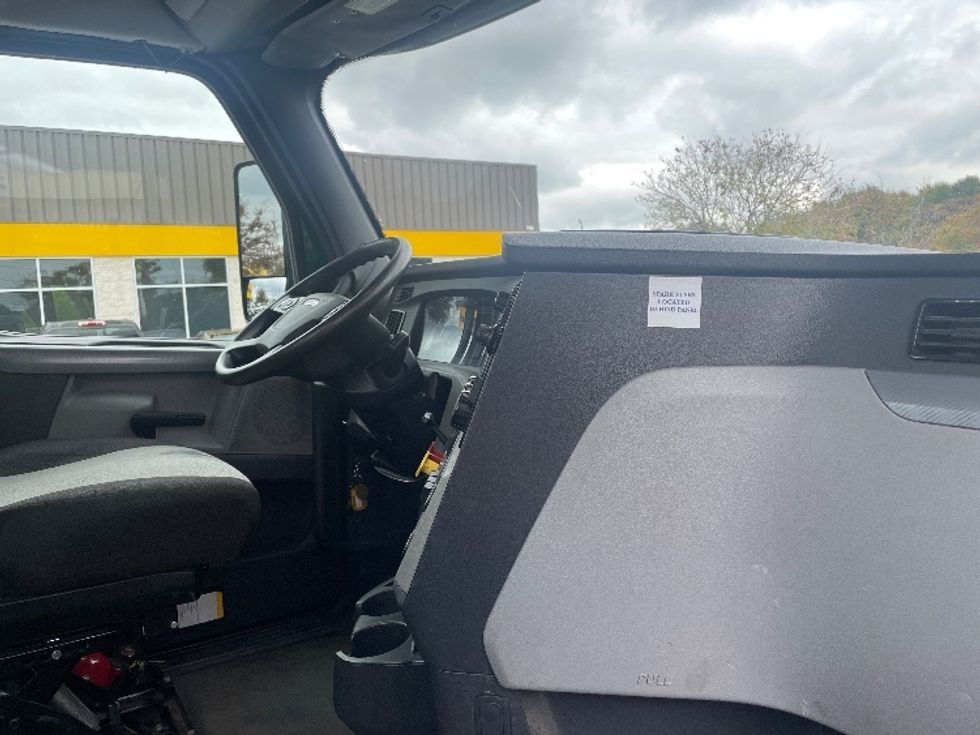 Day Cab Tractor-Heavy Duty Tractors-Freightliner-2022-T11664ST-Greenville-SC-344,759\n\t\tmiles-$ 68,250 - Image 14