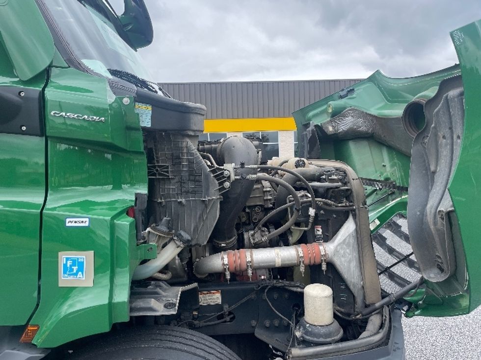 Day Cab Tractor-Heavy Duty Tractors-Freightliner-2022-T11664ST-Greenville-SC-344,759\n\t\tmiles-$ 68,250 - Image 15