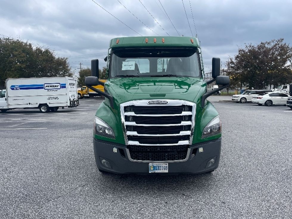 2022 Freightliner Cascadia 116" Day cab photo 2