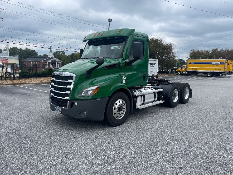 2022 Freightliner Cascadia 116" Day cab photo 3