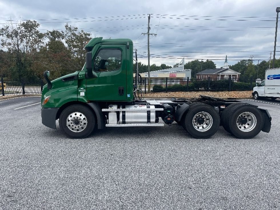 2022 Freightliner Cascadia 116" Day cab photo 4