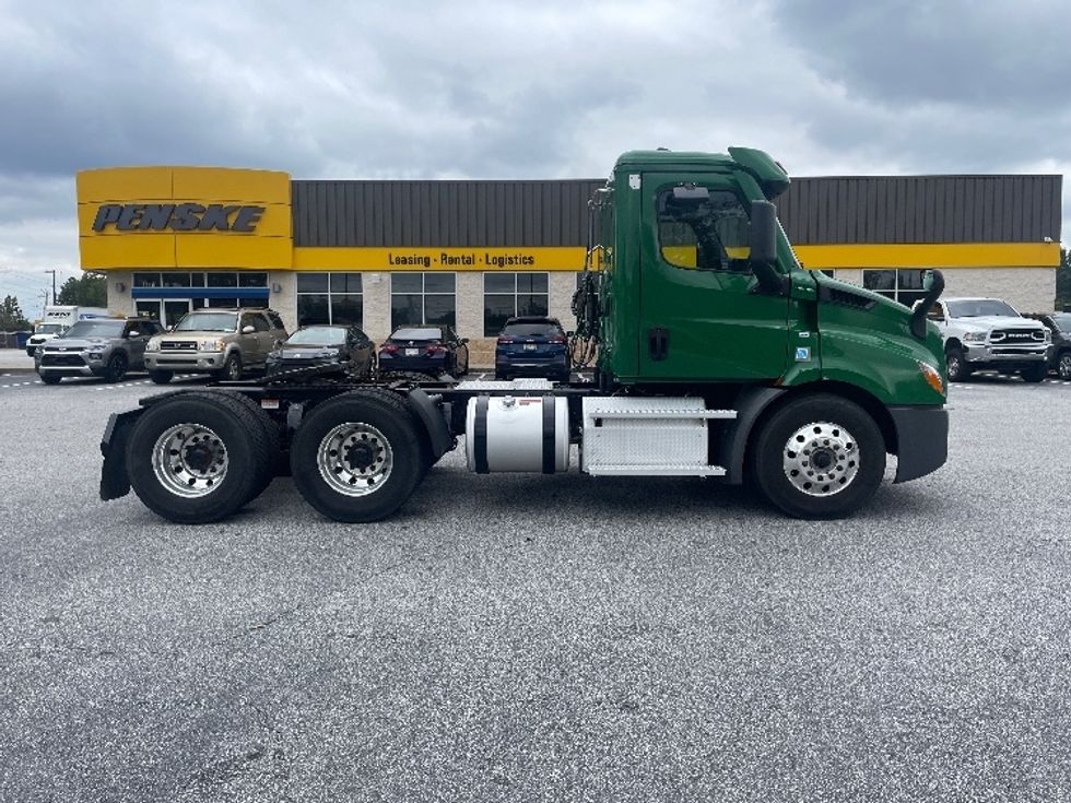 Day Cab Tractor-Heavy Duty Tractors-Freightliner-2022-T11664ST-Greenville-SC-344,759\n\t\tmiles-$ 68,250 - Image 8