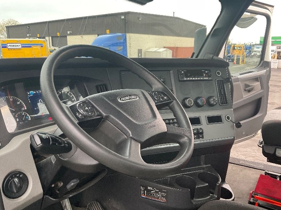 Day Cab Tractor-Heavy Duty Tractors-Freightliner-2022-T11664ST-Harrisburg-PA-447,853\n\t\tmiles-$ 54,250 - Image 10