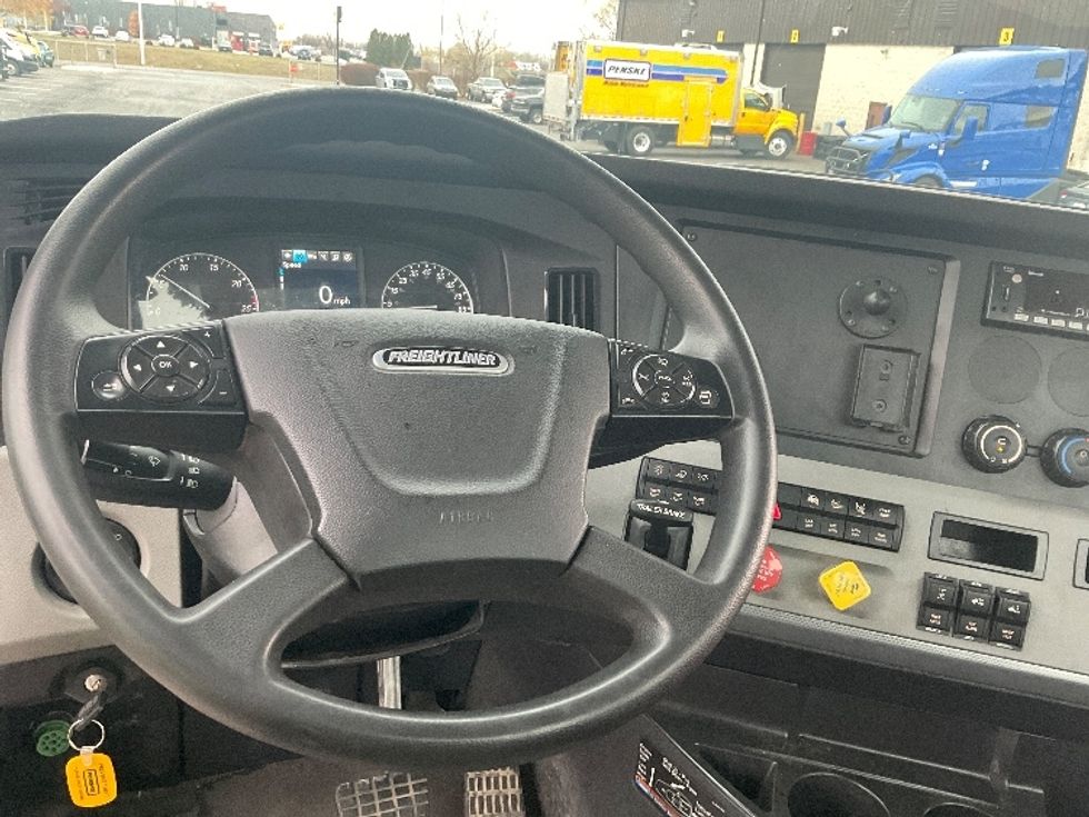 Day Cab Tractor-Heavy Duty Tractors-Freightliner-2022-T11664ST-Harrisburg-PA-447,853\n\t\tmiles-$ 54,250 - Image 11