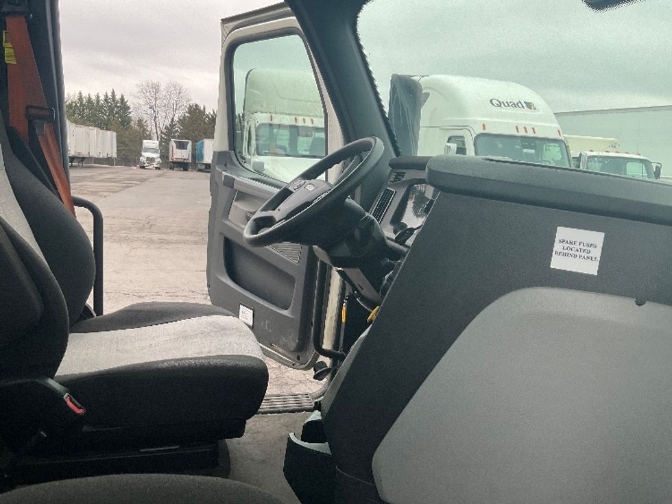 Day Cab Tractor-Heavy Duty Tractors-Freightliner-2022-T11664ST-Harrisburg-PA-447,853\n\t\tmiles-$ 54,250 - Image 14